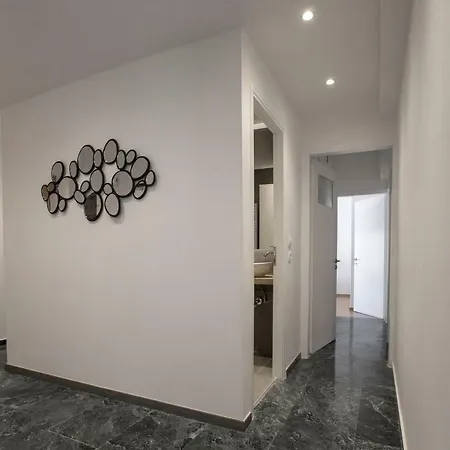 Roomy And Comfortable Near Acropolis By Ghh Apartment *
