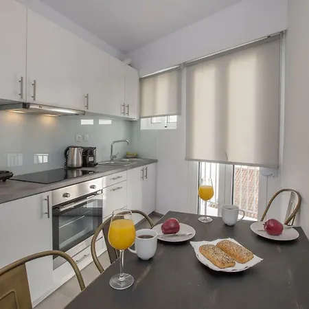 Roomy And Comfortable Near Acropolis By Ghh Apartment *