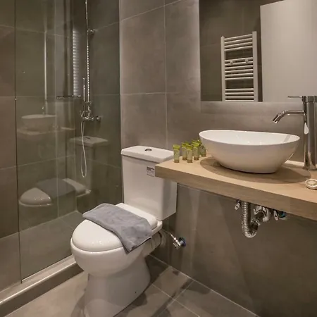 Roomy And Comfortable Near Acropolis By Ghh *